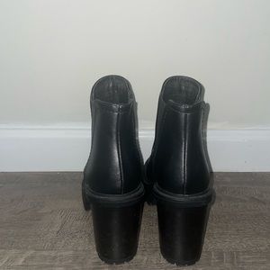 Soda Platform Chelsea Boots